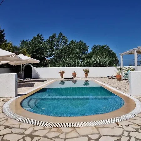 Helios Court Ариллас